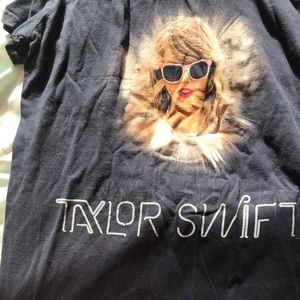 Taylor Swift t-shirt